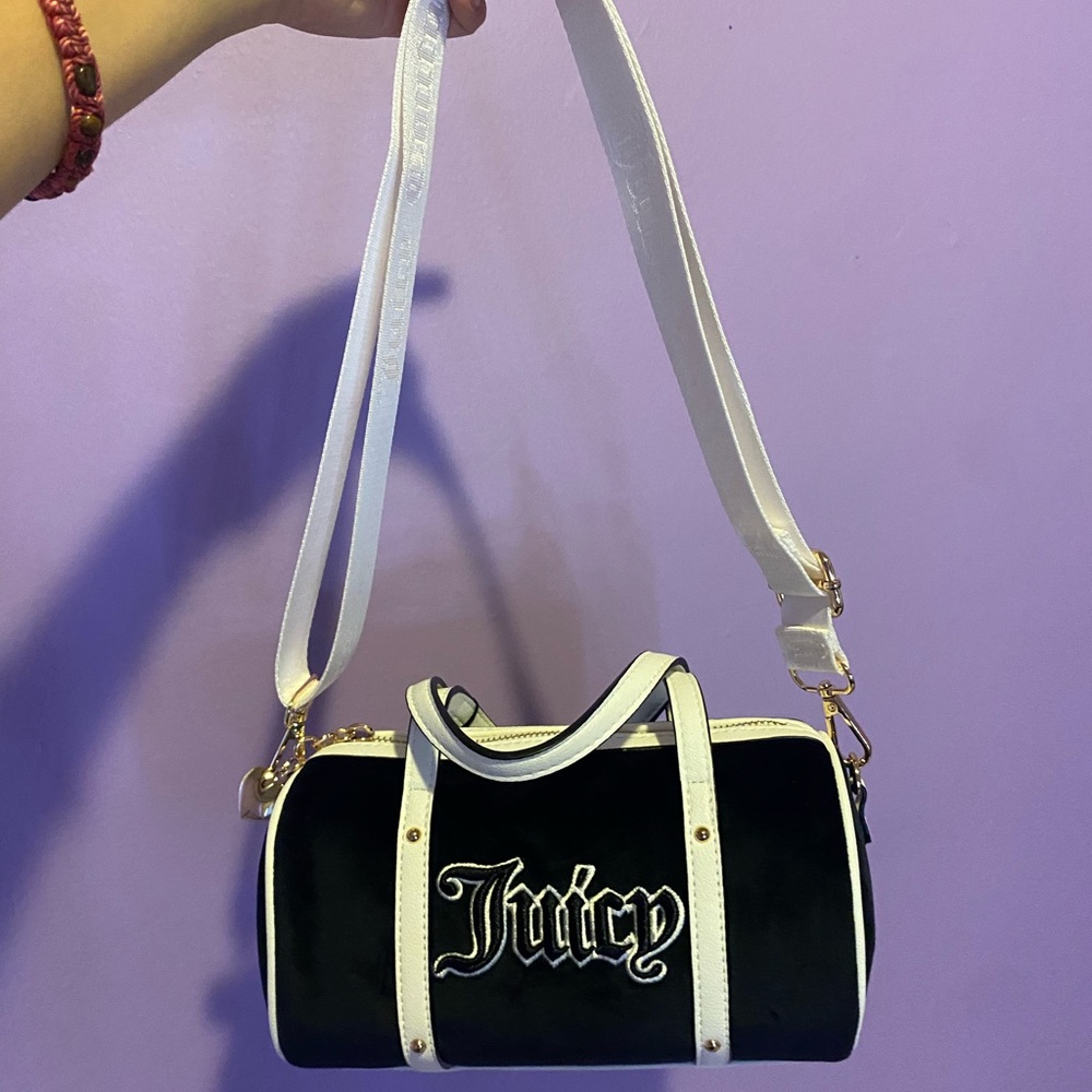 Brand New - Juicy Couture “QUEEN OF EVERYTHING” Black & White Mini Barrel Bag🖤✨